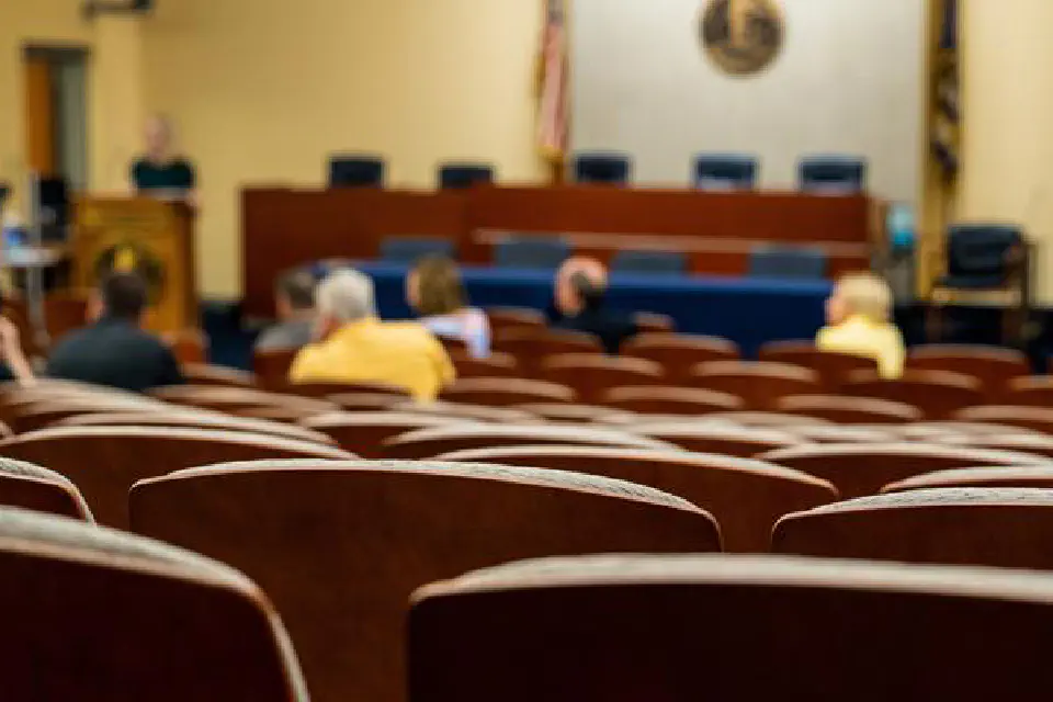 Blurred background photo of a courtroom
