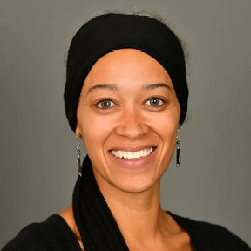 Portrait of Elissa Momen